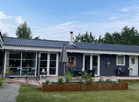 Really Nice And Big Summerhouse Close To Roskilde Fjord, hotel que admite mascotas en Ølsted