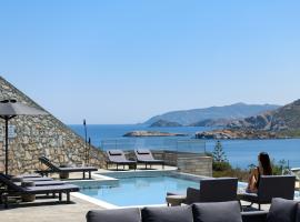 ViveVerde Villa, featuring 3 Pools - Walking distance to Beach & Shops, By ThinkVilla, khách sạn ở Balíon