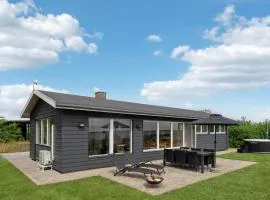 3 Bedroom Beautiful Home In Ebeltoft