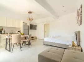 Elegant Suite 4 Near the Beach