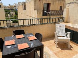 Charming 2 Bedroom Apartment in Qala - Gozo, Hotel in Qala