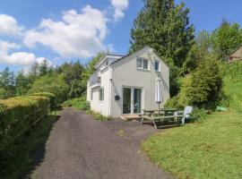 5 Forest Park Lodge, hotel with parking in High Bickington