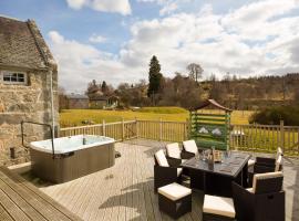 The Maltings - lodge with hot tub, parkimisega hotell sihtkohas Nethy Bridge