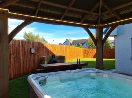 Eagle Lodge - Aviemore Lodges, hotell med jacuzzi i Aviemore