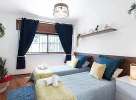 Host Wise - Comfy Bright Flats with Netflix