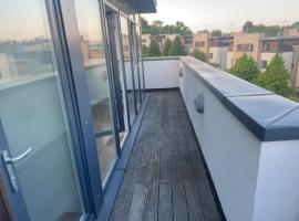 Luxury 2 Bed 2 Bath Penthouse Apartment, hotel in Hendon