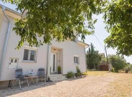 House for rent Serenity, hotel a Skradin