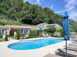 Côté Lavande, hotel v destinaci Crestet