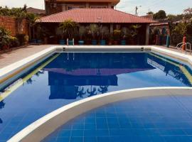 Leño Verde, hotel dengan kolam renang di Espinal