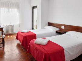 Hostal La Torre, hotel v destinaci Benicàssim