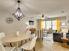 Charming North Charleston Townhome - Pets Welcome!, hotel in Charleston