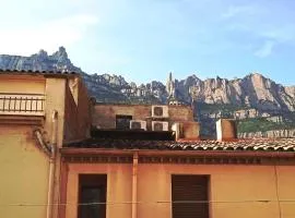 piso con desayuno incluido y vistas a la montaña.