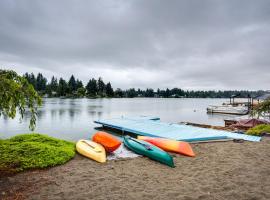 터코마에 위치한 비치 호텔 Tacoma Home on Steilacoom Lake with Dock!
