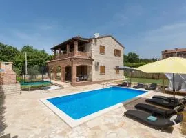 Gorgeous Home In Butkovici With Wifi
