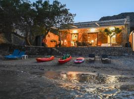 Palio Damnoni Seafront House, hotel v destinaci Damnoni