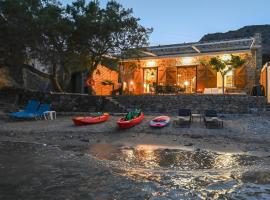 Palio Damnoni Seafront House, hotel in Damnoni