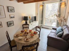 Maison de village avec garage, vacation home in Aigues-Mortes