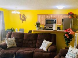 The Sunset 2-bedroom apartment near COS Airport, hotel en Colorado Springs