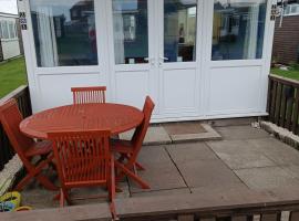 Chalet 281 Golden Sands Holiday Park, hotel with parking in Withernsea