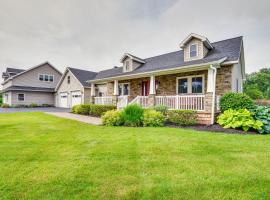 Spacious Lowville Retreat on 4 Private Acres!, villa in Glenfield