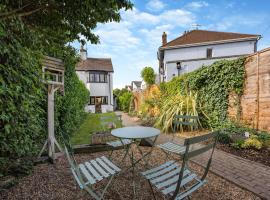 Greenfield Cottage 1866, pet-friendly hotel in Broadwater