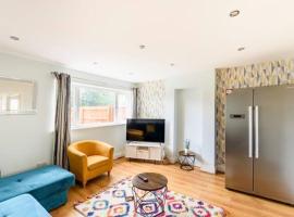 Overbury Lodge, Birmingham with FREE Parking, apartment sa Northfield