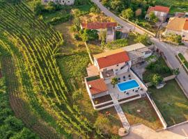 Awesome Home In Krivodol With Outdoor Swimming Pool, Wifi And 2 Bedrooms, hotell i Krivodol