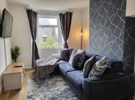 Coventry Cosy Home - Perfect location for Contractors, Families, Relocators, close Walsgrave Hospital and Motorways