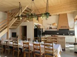 Refuge familial avec piscine, aire de jeux et confort moderne à Blomard - FR-1-489-465