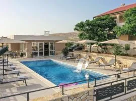 Gorgeous Apartment In Kustici With Outdoor Swimming Pool