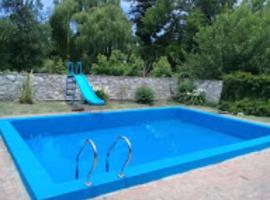 Cabaña Los Lirios、ウェルタ・グランデのホテル