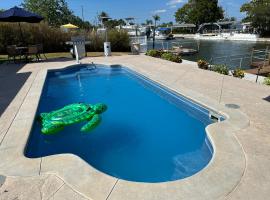 Sunny Waterfront Oasis! Prívate Pool, Hot Tub and Dock, hotel in Hudson