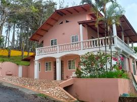 Villa Monos y Momotos, holiday home in Los Altos de Cerro Azul