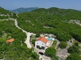 3 Bedroom Cozy Home In Duge Njive