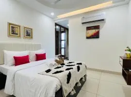 BluO 3BHK Golf Course Road - Balcony, Lift, Terrace