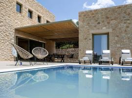 Riverstone Villas with private pools: Lévktron şehrinde bir otoparklı otel