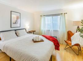 Condo in Most sought after neighborhoods, pet-friendly hotel in Oakland