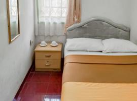 Villa Anyelir Yustik Mitra RedDoorz, hotel di Selabintana