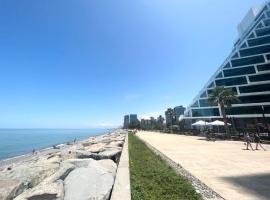 Beachfront Batumi View Apartments by GLOBALSTAY, hotel v destinaci Batumi