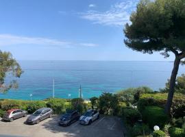 Villa Cannes directly on the sea, отель в Каннах