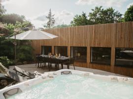 Grand loft avec Jacuzzi et Home Cinema, maison de vacances à Saint-Brieuc