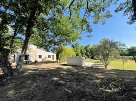 Maison de 4 chambres avec jardin clos et wifi a Agde a 7 km de la plage, dovolenkový dom v destinácii Agde