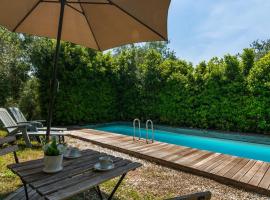 Idyllic Holiday Home in Pescia with Swimming Pool, hótel í Uzzano