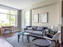 Mountain View 1BR w Gym Pool nr Shops Transit SFO-385