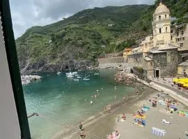 Il mare alla finestra (Vernazza) - GenovaInRelax