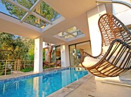 Villa With a Private Heated Pool, Jacuzzi, Overlooking Spectacular Views Of The Sea, vilă din Kaș