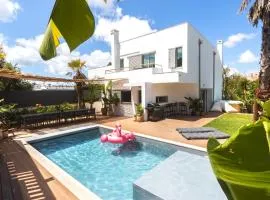 Beach Villa - 16min to Downtown - 30 PPL