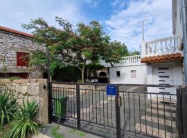 Lukari Vacation Home, hotel a Drivenik