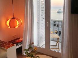 Beachfront SUITE in CADAQUES center, hotel a Cadaqu&eacute;s