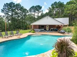 Broken Bow Vacation Rental with Pool and Hot Tub!